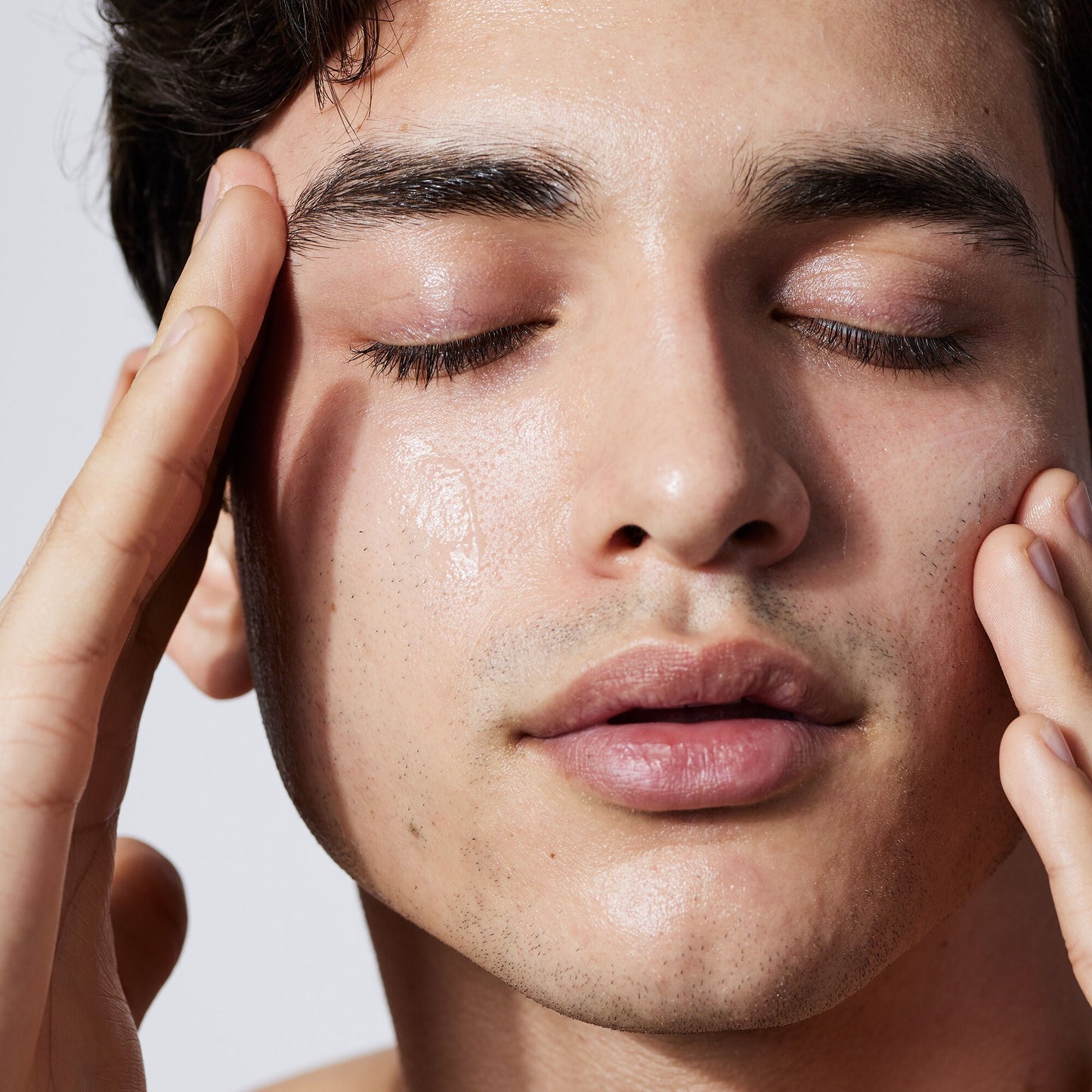 pure-skin-cleanser-z1 040822_Model_Pure-Cleanser_017_RT1-V1_V1_IGF.jpg