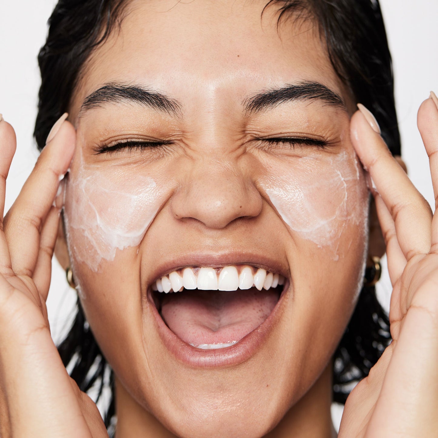 pure-skin-moisturizer-v0 040822_Model_Pure-Moisturizer_200_RT2-V1_RGB040822_Model_Pure-Moisturizer_200_RT2-V1_V1_IGF.jpg