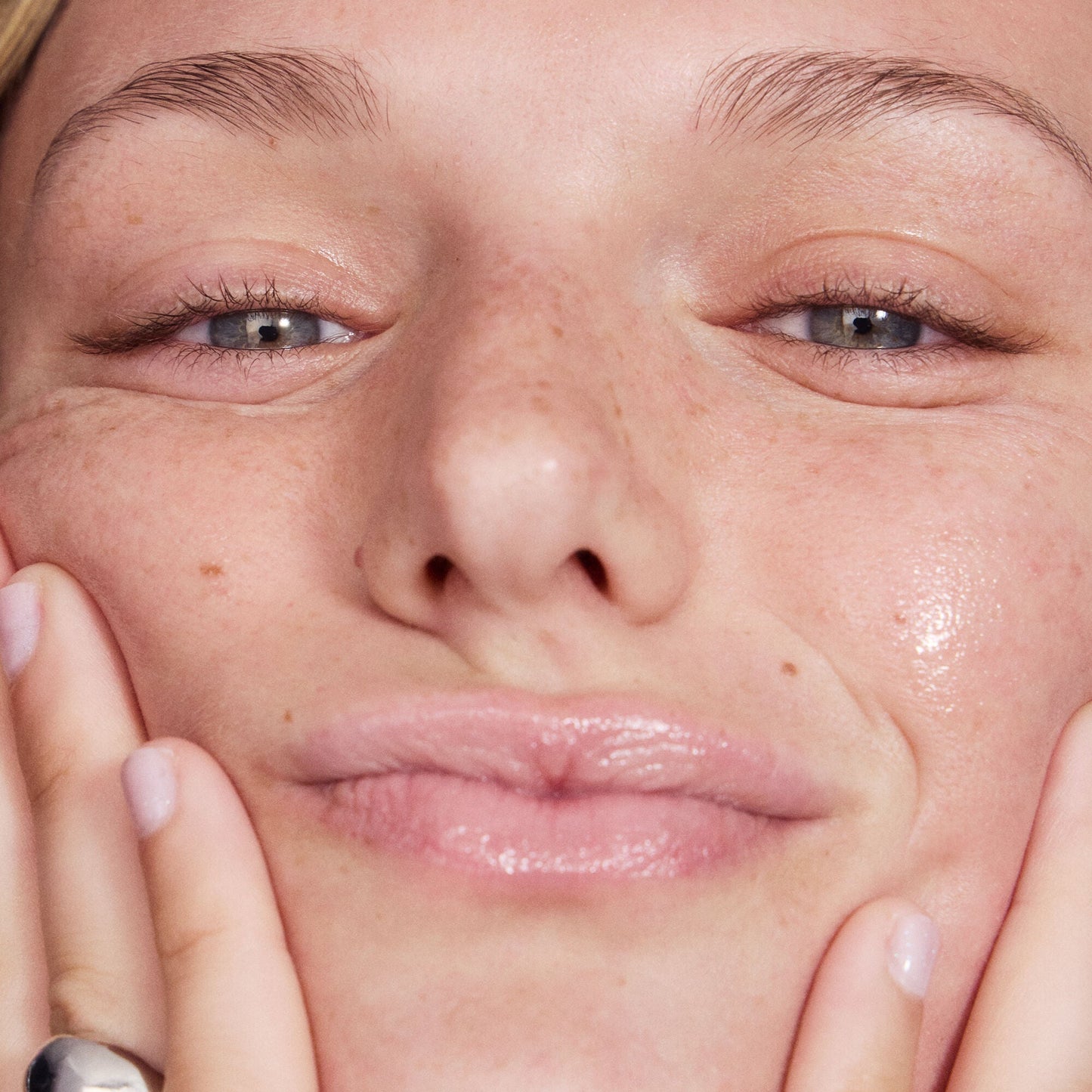 thirst-burst-pore-fecting-toner-r8 042125_SKIN_TBT_Madison_ModelApp_1086_RGB_IGF_b893cbea-7625-4cea-af34-1676ebd285ed.jpg