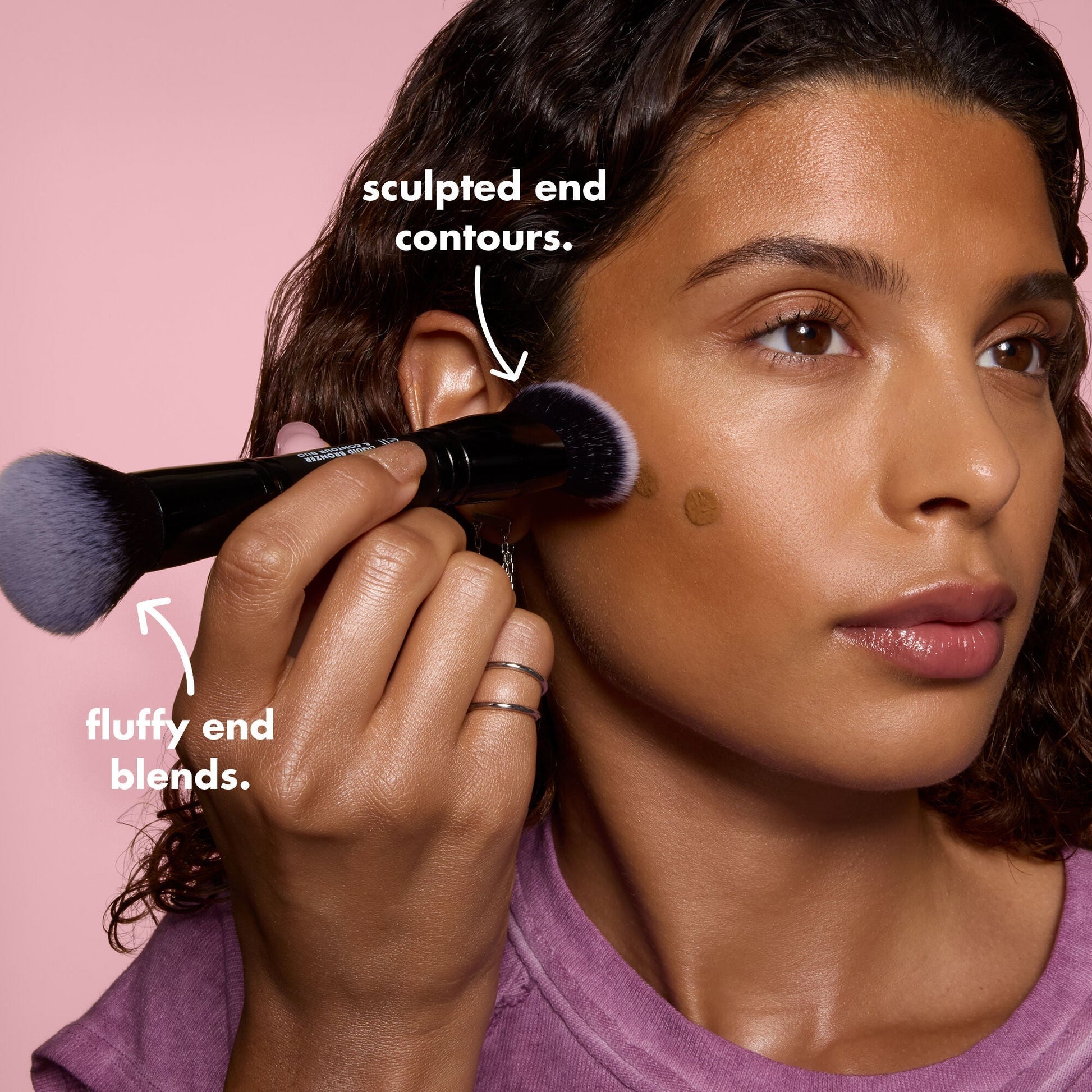 liquid-bronzer-and-contour-duo-brush-m9 0426_EDU_LiquidBronzer_ContourDuoBrush_BenefitModel.jpg