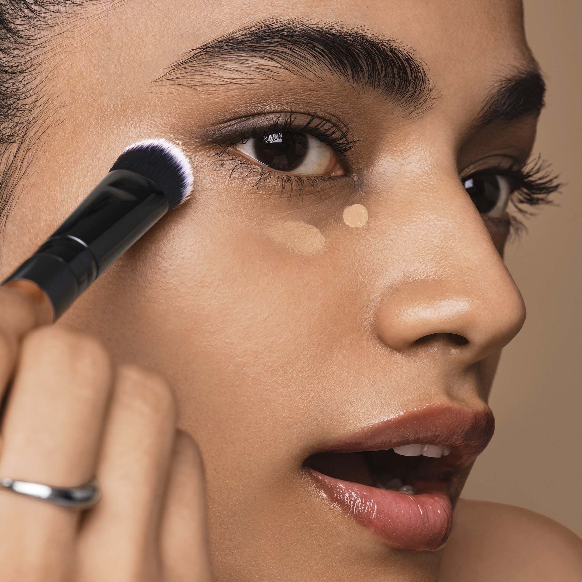 tap-and-blend-concealer-brush-q9 042925_Dipti_SoftGlam_Brushes_App_0044_477_w3QC_IGF.jpg