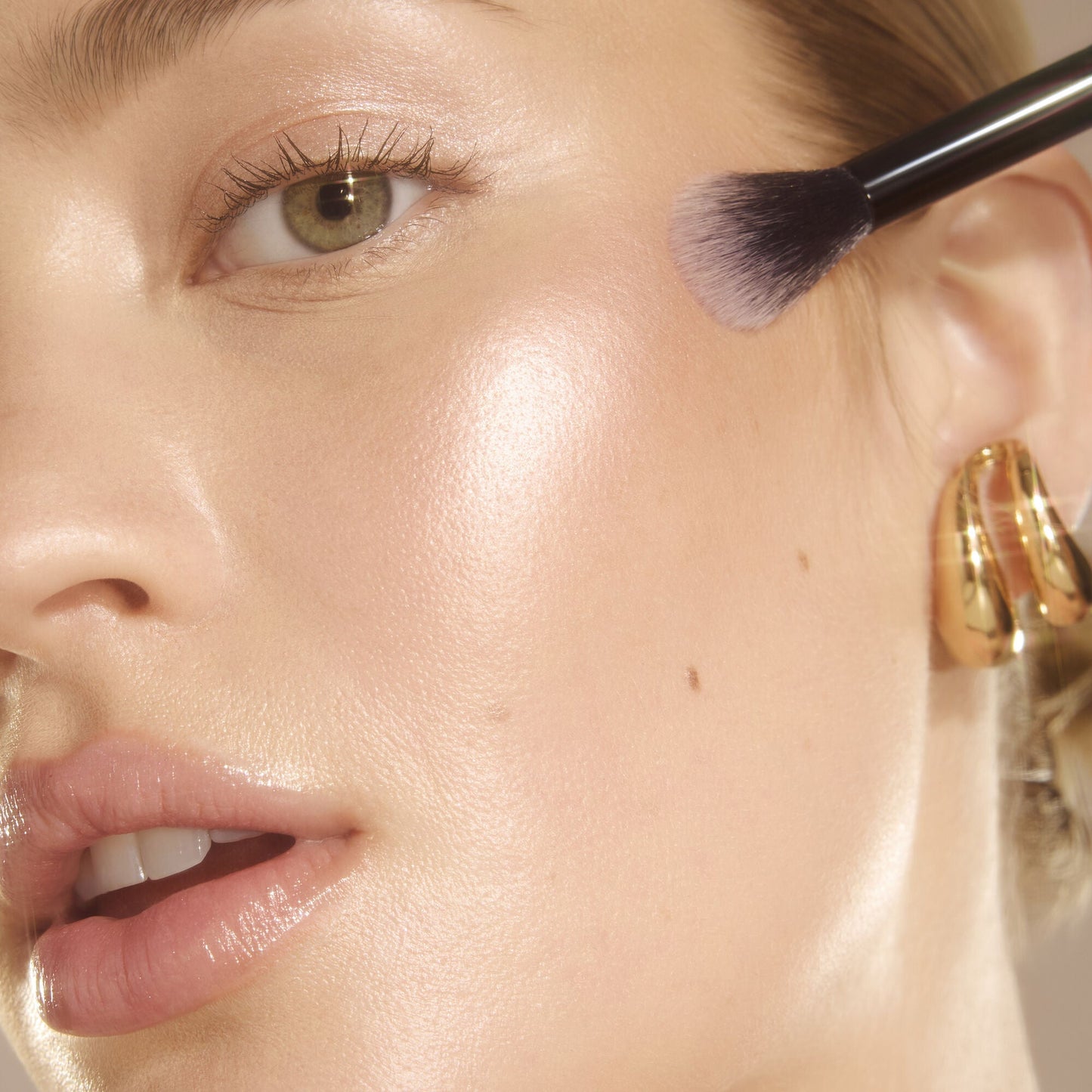 high-points-highlighter-brush-h3 060325_Genevieve_HGPH_Brush_2467_v2_RGB_IGF.jpg