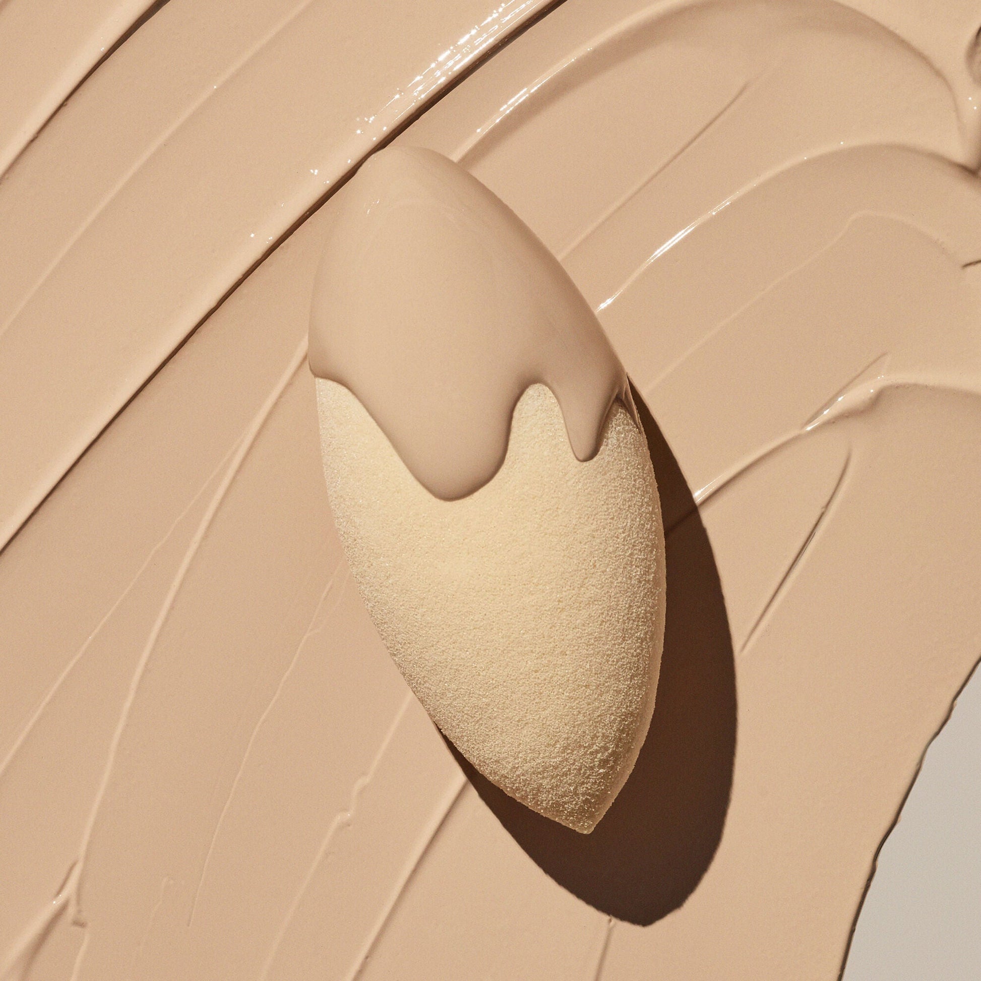camo-concealer-sponge-l5 07312020_CamoSponge_009_IGF.jpg