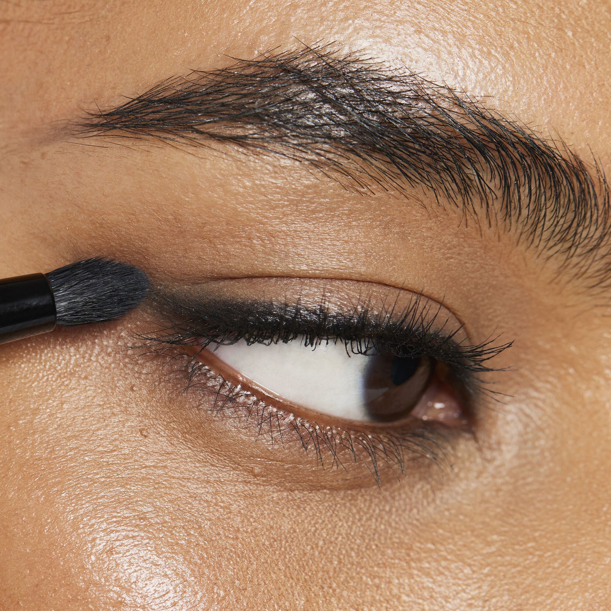 smudge-n-smoke-eyeliner-brush-u4 100824_elf_Shikin_Kohl_App_017_RGB_IGF.jpg