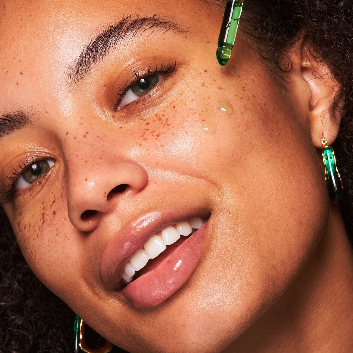 plz-clarify-facial-oil-p2 100924_SKIN_Drew_PlzC_App_005_v1_RGB_IGF.jpg