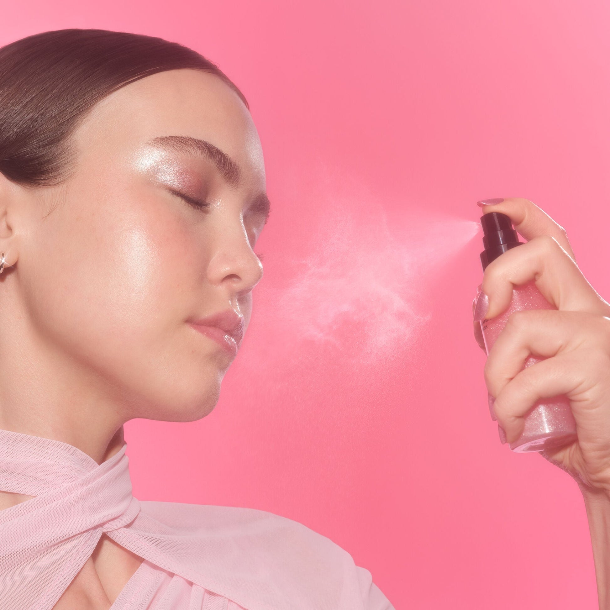 power-grip-rose-setting-spray-e2 102225_Haley_PG_Pink_App_038_v3_RGB_IGF_afa202e0-e395-4ab2-8641-8545bdabb8f6.jpg