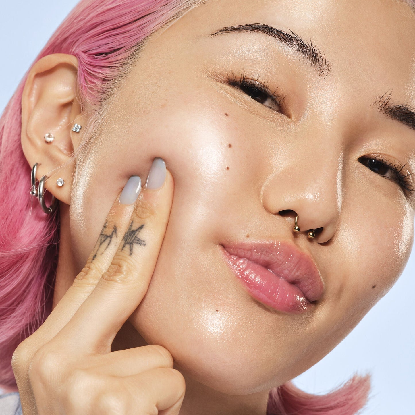 glass-slick-serum-stick-c6 102225_SKIN_Michelle_Editorial_015_w4QC_RGB_IGF_42f2efa3-c76d-440b-9883-58026346f35b.jpg