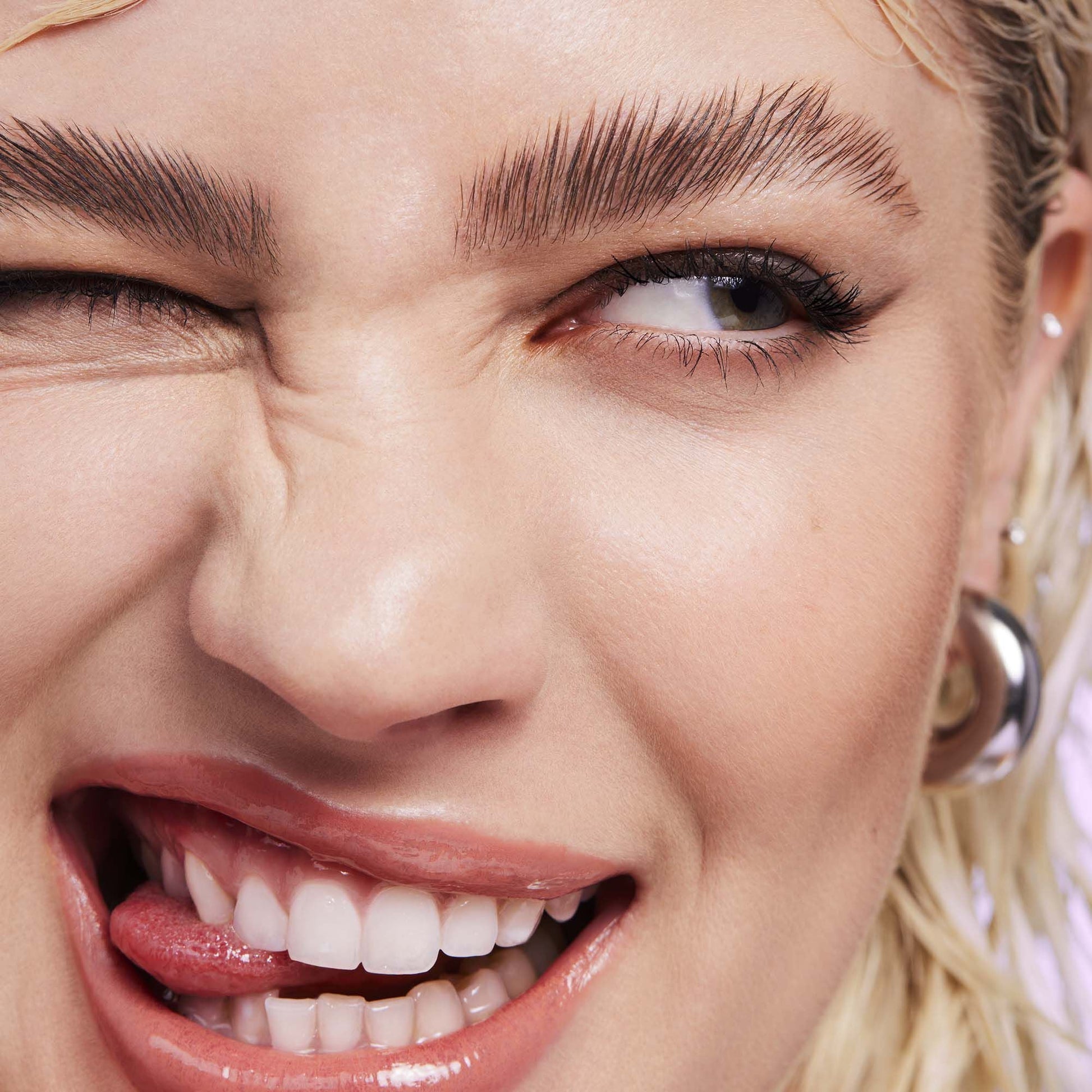 brow-laminating-gel-g2 110923_Genevieve_BrowGel_App-Vibe_6982_RGB_IGF.jpg