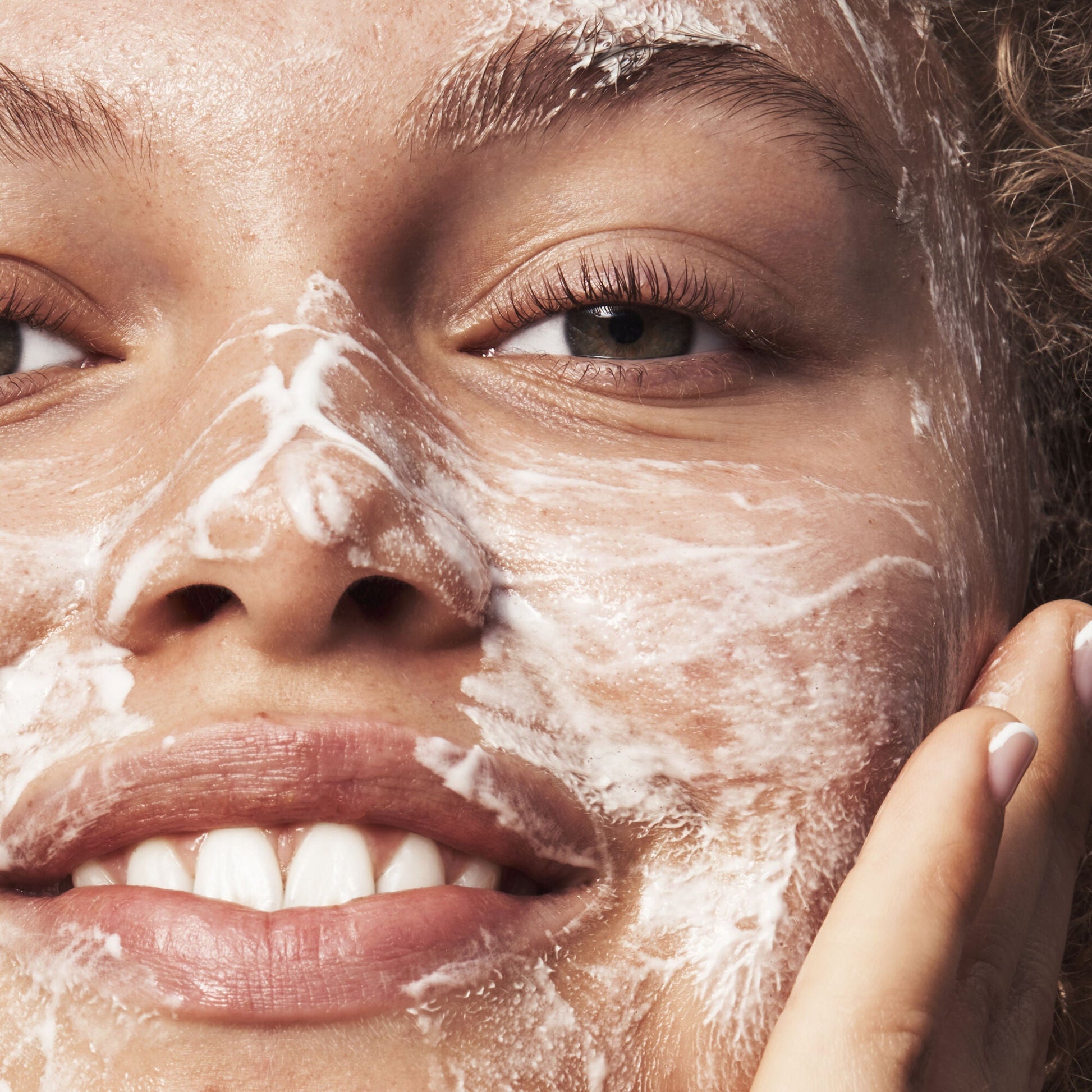 blemish-breakthrough-acne-calming-water-cream-mini-d8 121321_Marley-Acne-Regimen_0117_FINAL_IGF_7be73b38-8681-4e47-be60-37d940df0d6e.jpg