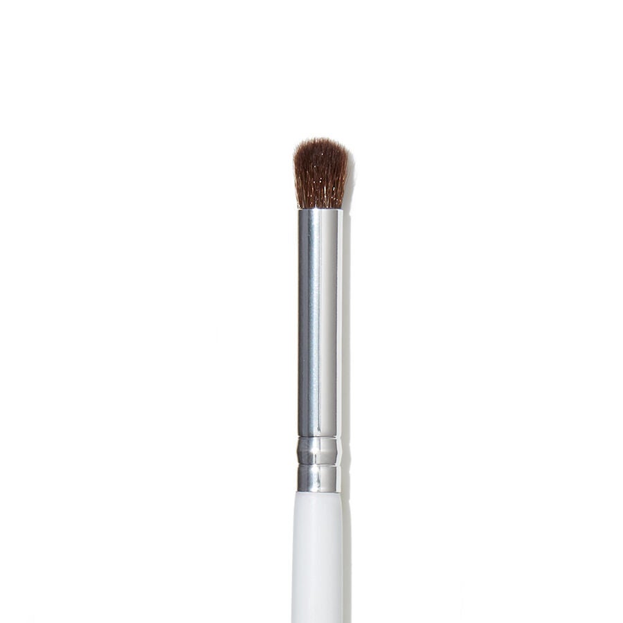 eye-crease-brush-x0 1823_EyeCreaseBrush_Macro.jpg