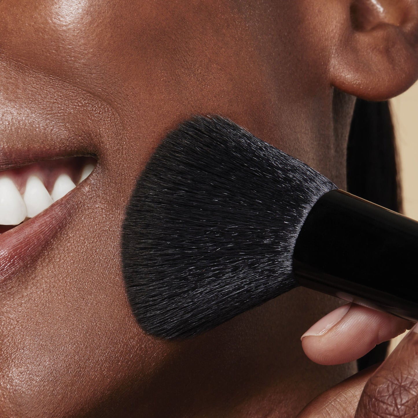 full-face-and-eye-makeup-brush-set-with-travel-case-c6 84674_FULL_FACE_EYE_BRUSH_SET_POWDER_BRUSH_DJ_0118.jpg